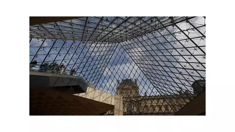Louvre Diamond Heist: Master Thieves Claim 'It Had to Be an Inside Job'