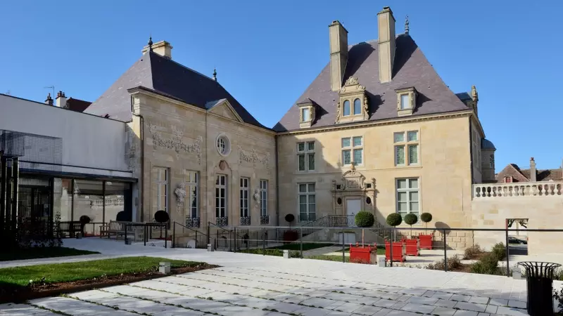 Louvre Museum Heist: Thieves Steal Precious Gold & Silver Coins in Daring Paris Robbery