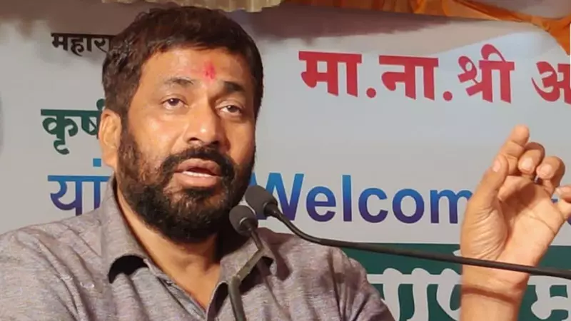 Maharashtra Politician's Disguise Drama: Bachchu Kadu's Farmer Protest Infiltration Exposed