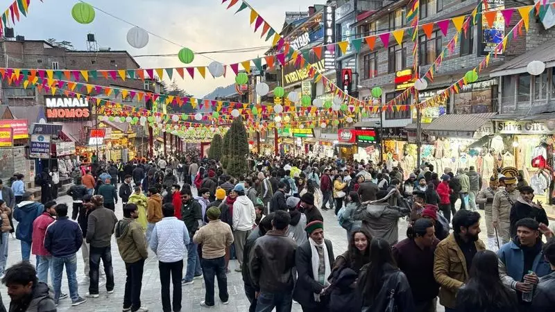 Manali Welcomes 2024 with Record Tourist Rush, 100% Hotel Occupancy