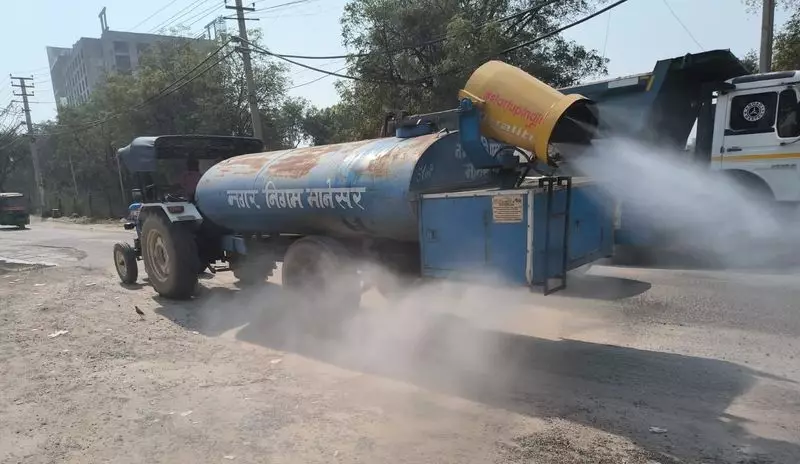 Manesar Fights Toxic Air: Municipal Corporation Deploys Anti-Smog Water Sprinklers on Roads