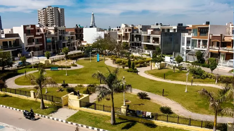 Mohali MC Cracks Down on 24 Illegal Vendors, Seizes Goods in Major Drive