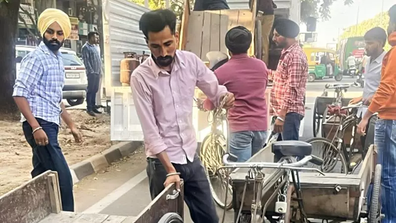 Mohali MC Intensifies Anti-Encroachment Drive: 23 Carts, Dhabas Seized