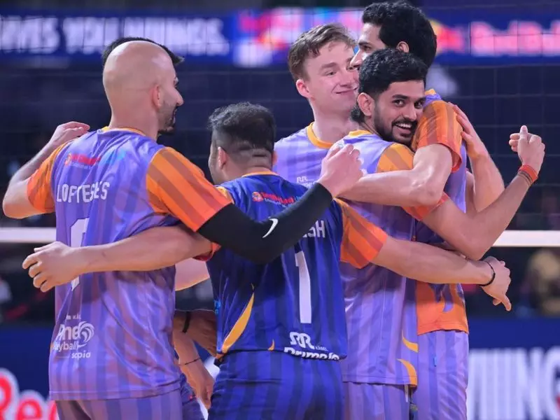 Mumbai Meteors Storm to Top Spot After Thrilling Victory Over Bengaluru Torpedoes in PVL 2025