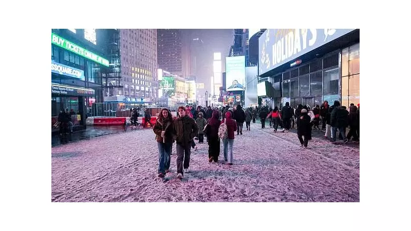 New York City Gripped by Winter Blast, Heavy Snow Disrupts Life