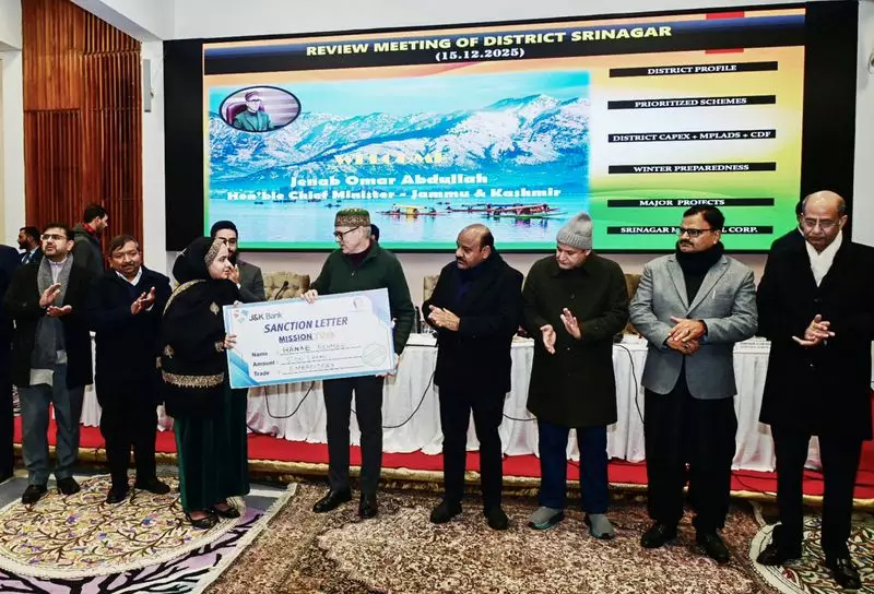 Omar Abdullah Reviews Srinagar Development Projects, Directs Timely Completion