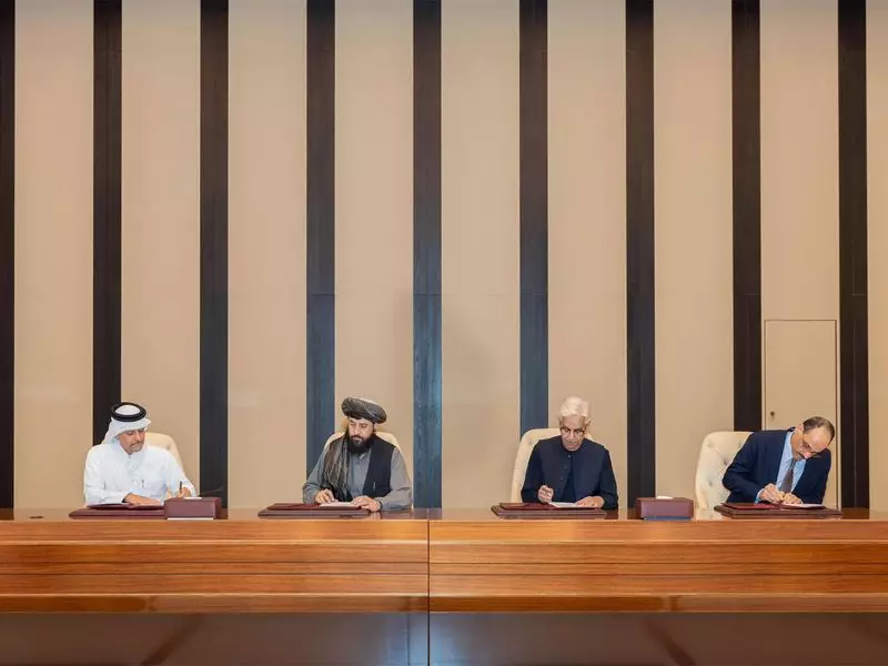 Pakistan PM Accuses Afghanistan of Border Clashes in Crucial Talks with Malaysian Counterpart