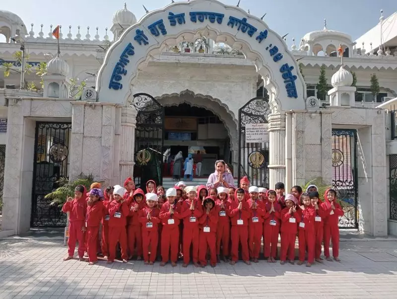 Paragon Convent School Students Experience Sikh Culture at Gurdwara Visit