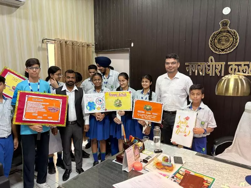 Pathankot Students Get Rare Glimpse Inside DC, CJM & SP Offices in Educational Tour