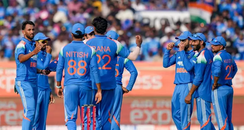 Prasidh Krishna & Kuldeep Yadav Restrict South Africa to 270 Despite de Kock's 121