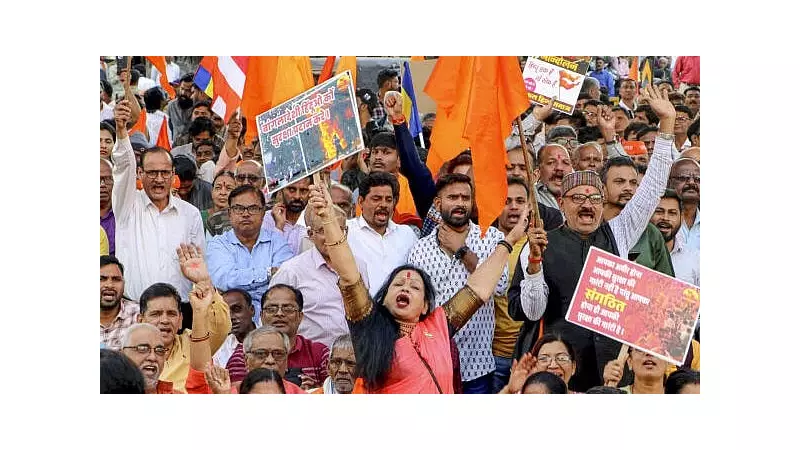 Protests Erupt at Bengal Land Ports Over Alleged Atrocities in Bangladesh