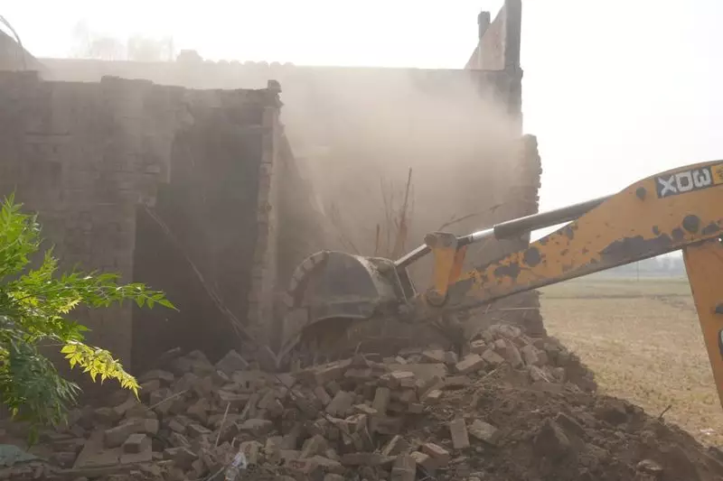 Punjab Police Demolish Notorious Drug Peddler's Property in Border Village | Major Crackdown