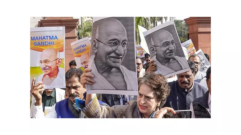 Rahul Gandhi Accuses PM Modi of 'Disliking' Gandhi, Poor; Congress Plans Stir