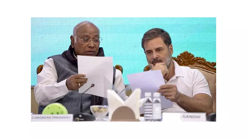Rahul Gandhi Meets Kharge After Congress' Bihar Poll Debacle