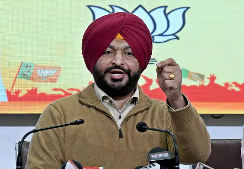 Ravneet Bittu Backs Parole for Amritpal Singh, Citing Fairness