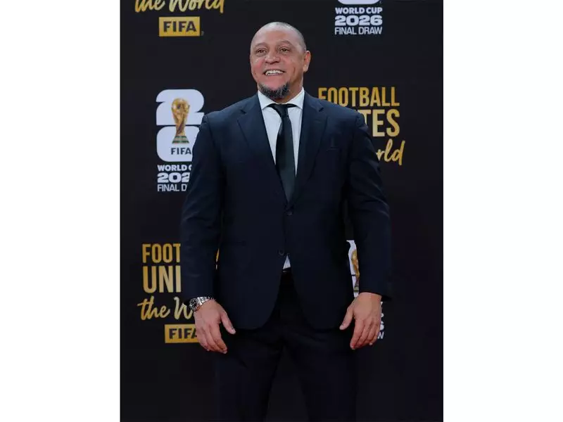 Roberto Carlos Undergoes Heart Surgery, Assures Fans He's 'Fine'