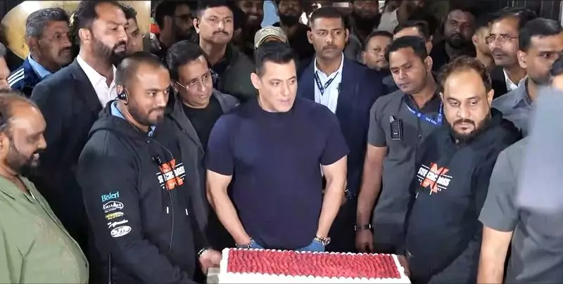 Salman Khan Celebrates 60th Birthday, Shares Cake & Moments with Paparazzi