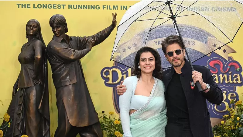 Shah Rukh Khan & Kajol Unveil DDLJ Sculpture in London's Leicester Square