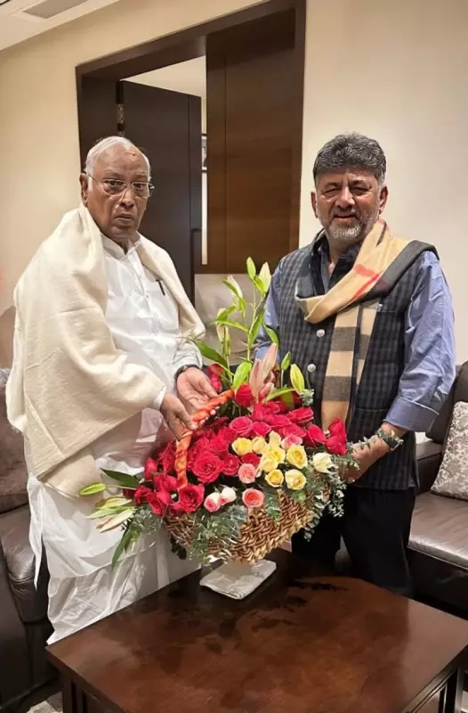 Shivakumar Meets Kharge in Delhi, Sparks Karnataka CM Change Speculation