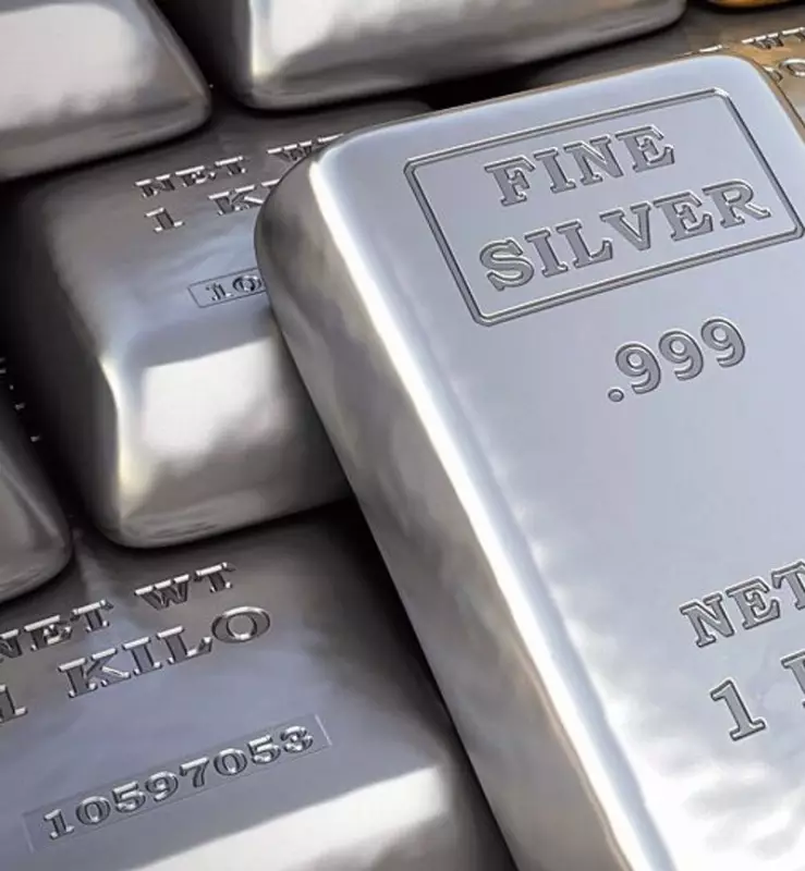 Silver Soars to Record ₹2.42 Lakh/kg on Supply Fears & Fed Rate Cut Bets