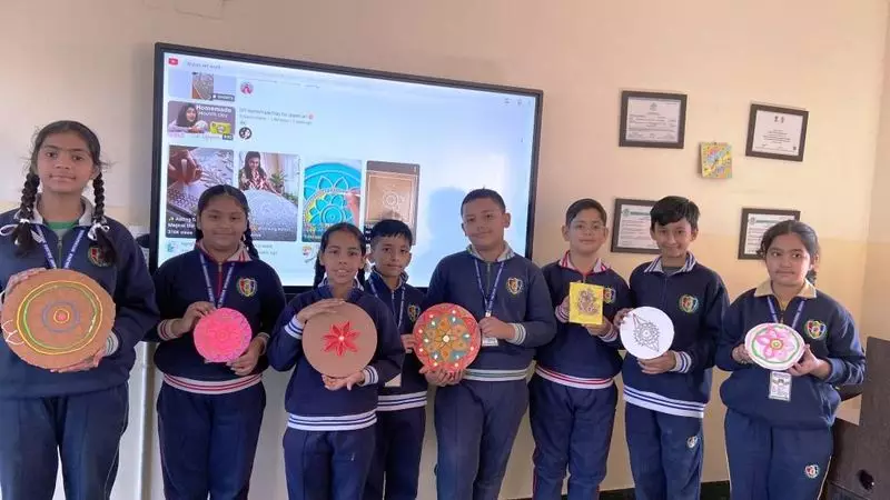 Students Embrace Lippan Art in Creative School Workshop