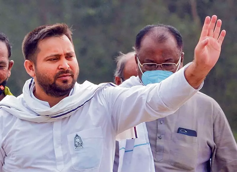 Tejashwi Yadav's Game-Changer: ₹30,000 Salary & Govt Employee Status for JEEViKA Didis in Bihar Poll Promise