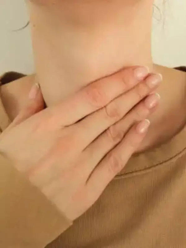 Thyroid Trouble? 10 Early Warning Signs Your Body Is Sending You