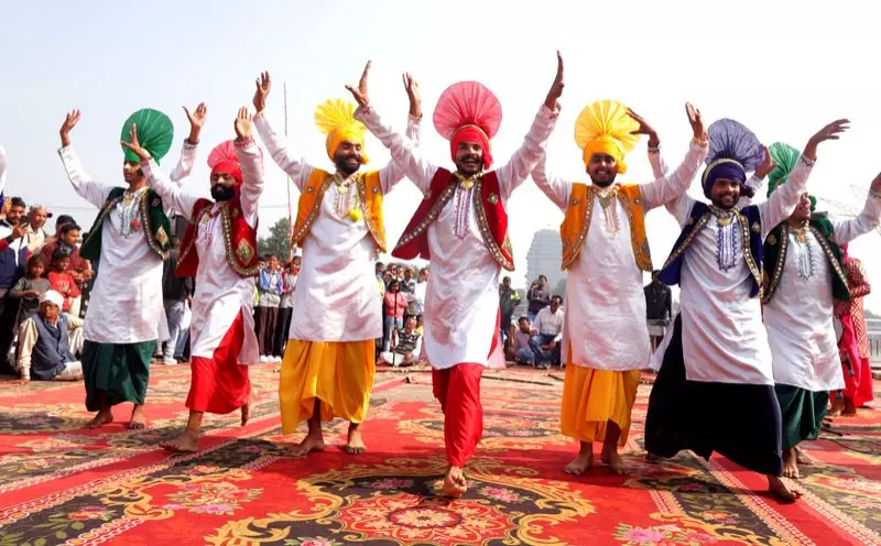 Traditional Artistes Illuminate Brahma Sarovar with Cultural Performance