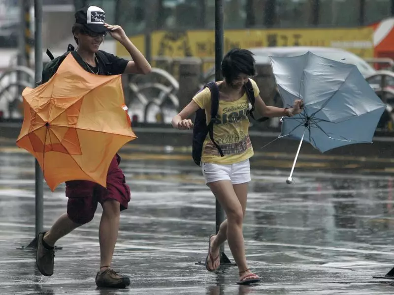 Typhoon Fung-Wong Hits Taiwan: Schools and Offices Closed Amid Alert