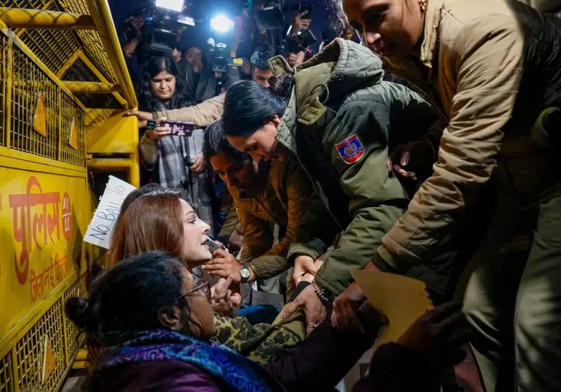 Unnao Rape Case: Delhi Police Detain Congress Leader, Activists Near Parliament