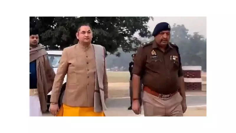 UP Police Honors Kathavachak with Guard, Sparks Controversy Over Protocol