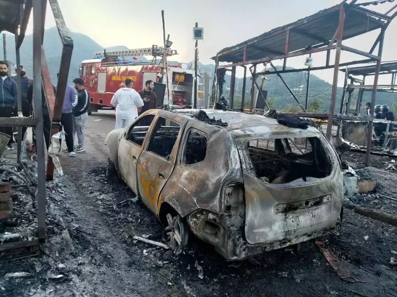 Vehicle Inferno at Parwanoo Toll Plaza: Car Fire Spreads, Destroys Toll Barrier