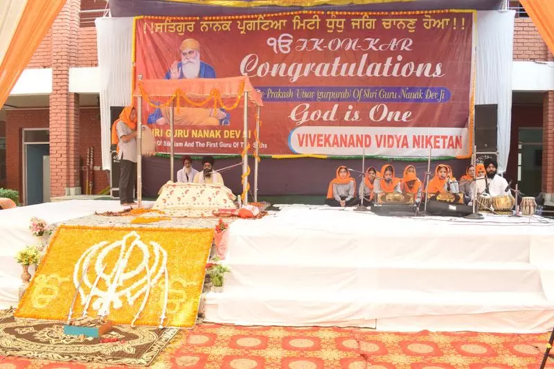 Vivekanand Vidya Niketan Celebrates Guru Nanak Dev Ji's Gurpurb with Spiritual Fervour