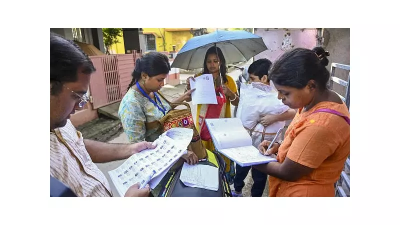 West Bengal Distributes 7.61 Crore Census Forms Till Sunday