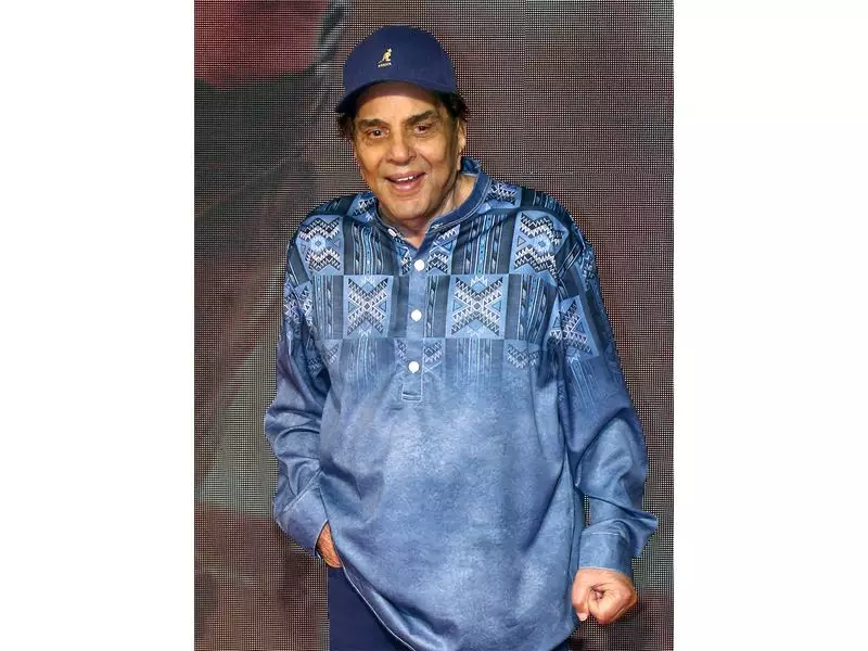 Yuvraj Singh's Emotional Tribute to Dharmendra: A Humble Soul Behind the Fame