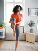 8 Telltale Signs Someone Is Performative Reading (And Not Actually Engaging)