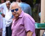 Bollywood Pays Final Respects: Veteran Actor Satish Shah Cremated in Mumbai