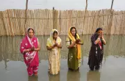 Chhath Puja 2023 Begins: Delhi Devotees Offer Prayers to Sun God in Grand 4-Day Festival