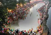 Delhi Leaders Join Devotees for Chhath Puja 2023: A Celebration of Faith and Politics Along Yamuna