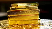 Gold Prices Tumble in India: Yellow Metal Falls to ₹1,25,300 Amid Strong Dollar and Trade Optimism