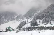 Kashmir Valley Shivers as Temperature Plummets, Gulmarg Records -5.4°C