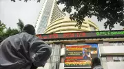 Sensex, Nifty Extend Losses to Third Straight Day Amid Foreign Fund Exodus