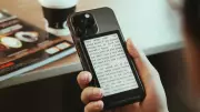 Xteink X4: New E-Reader Sticks to iPhone, Lasts 14 Days