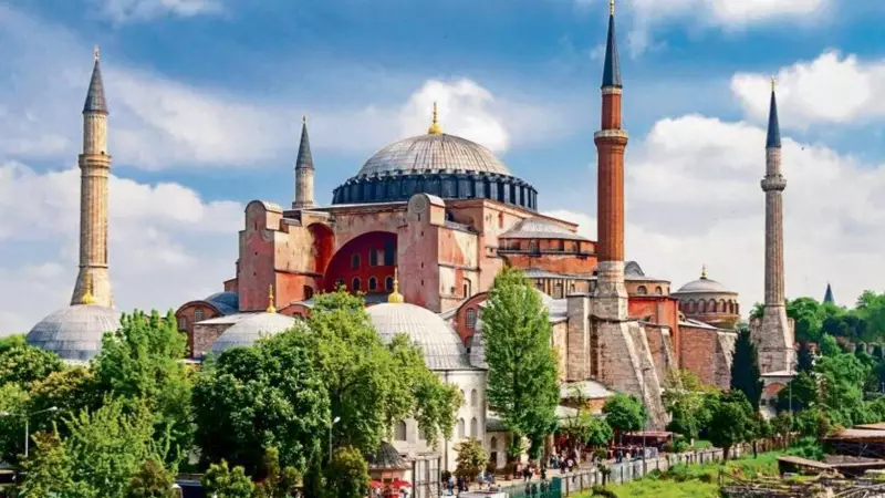 Aatish Taseer's Literary Homecoming: Exploring Identity and Exile in His Latest Masterpiece