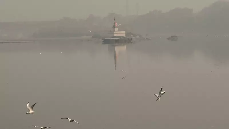 Delhi's Air Quality Crisis: 2 Days After Diwali, Capital Still Gasps Under 'Very Poor' Air
