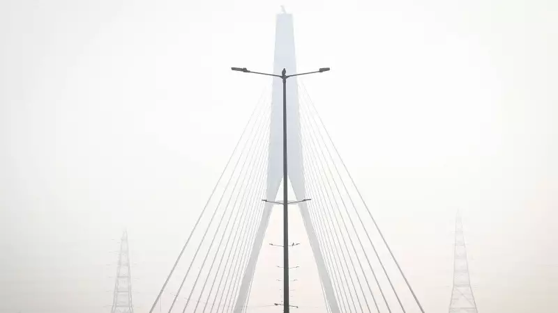 Delhi's Toxic Air Crisis: Farm Fires Drop 77% But Diwali Pollution Spikes Reveal Shocking Truth