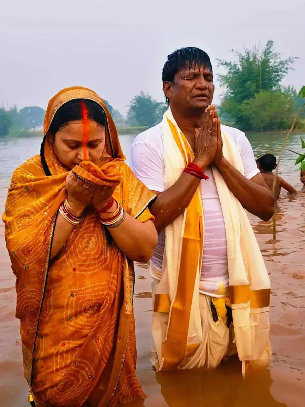 Dhanbad MP Dulu Mahato Celebrates Chhath Puja in Naxal-Free Giridih, Boosting Peace Initiative