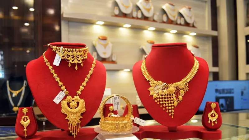 Dhanteras 2025: Best WhatsApp Wishes, Facebook Quotes & Instagram Images to Share