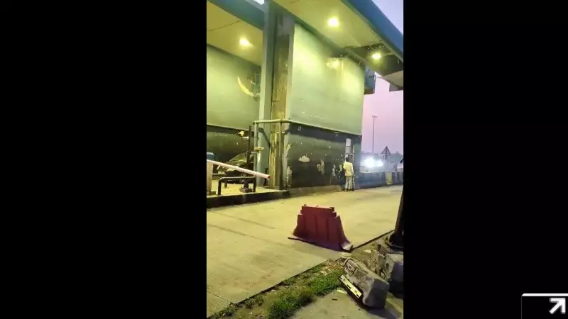 Diwali Bonus Protest Sparks Chaos on Agra-Lucknow Expressway: Toll-Free Passage for Motorists as Workers Revolt