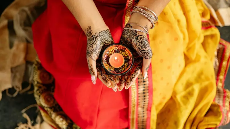 Diwali Delivery Boy's ₹1,000 Tip Sparks Heartwarming Reddit Moment That'll Restore Your Faith in Humanity